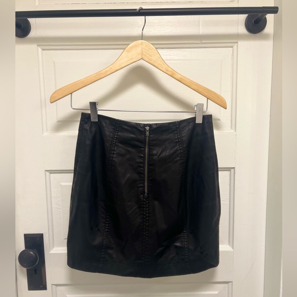 Free People Modern Femme Faux Leather Mini Skirt - Black - Size 2 - Picture 4 of 5
